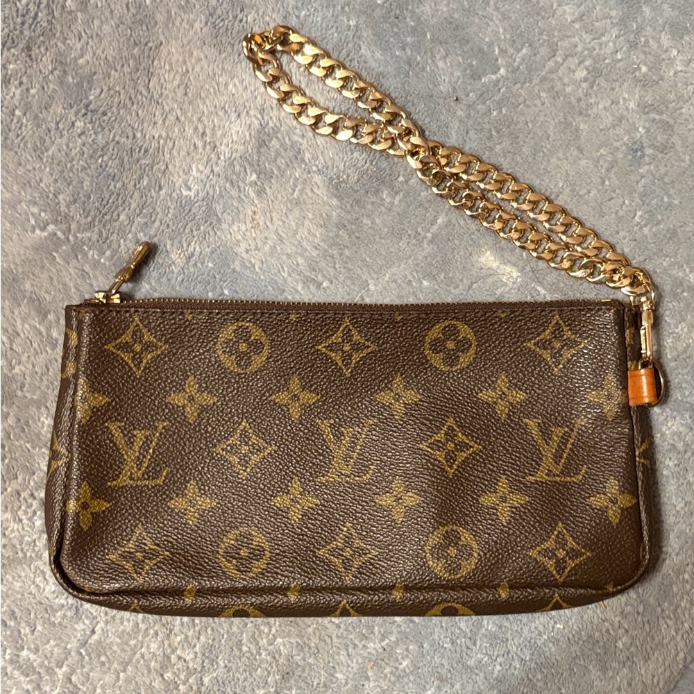 Louis Vuitton Monogram Pochette Milla MM Gold-tone chain strap - AUTHENTICATED - Picture 6 of 7